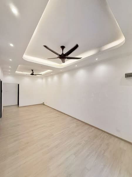 1-storey Terraced House for Sale in Johor Bahru (Johor) - Azlan Ismail aiproperty - Living Room - PropertyGuru.com.my