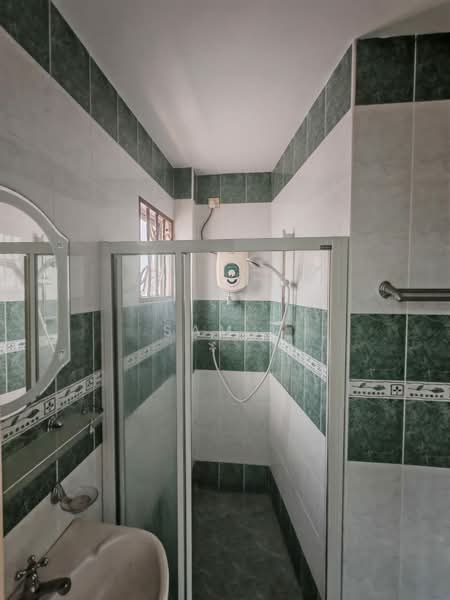 2-storey Terraced House for Rent in Taman Desa Rishah Indah (Ipoh) - Sam . - Bathroom - PropertyGuru.com.my