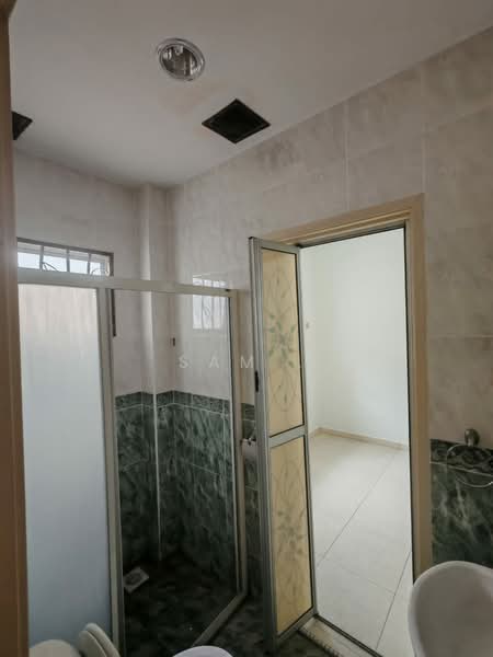 2-storey Terraced House for Rent in Taman Desa Rishah Indah (Ipoh) - Sam . - Bathroom - PropertyGuru.com.my
