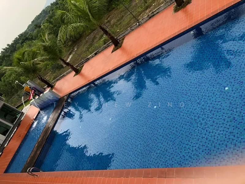Semi-Detached House for Sale in Taman Bukit Serdang (Seri Kembangan) - Tey Siew Zing - Pool - PropertyGuru.com.my