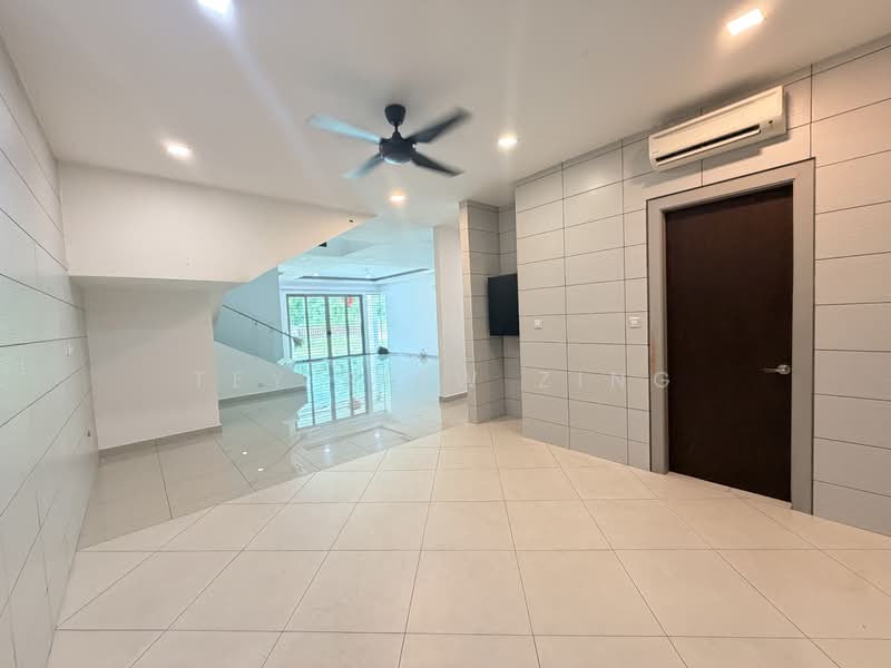 Semi-Detached House for Sale in Taman Bukit Serdang (Seri Kembangan) - Tey Siew Zing - Living Room - PropertyGuru.com.my