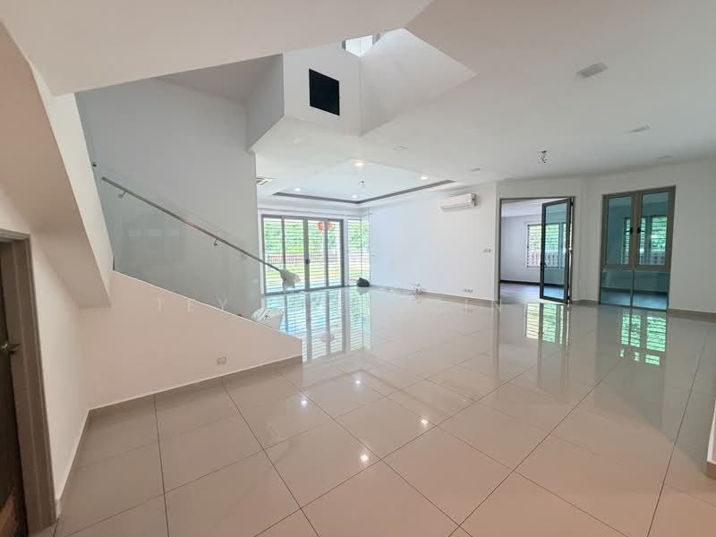 Semi-Detached House for Sale in Taman Bukit Serdang (Seri Kembangan) - Tey Siew Zing - Living Room - PropertyGuru.com.my