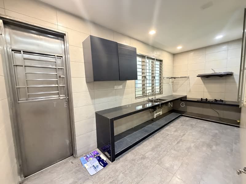 Semi-Detached House for Sale in Taman Bukit Serdang (Seri Kembangan) - Tey Siew Zing - Kitchen - PropertyGuru.com.my