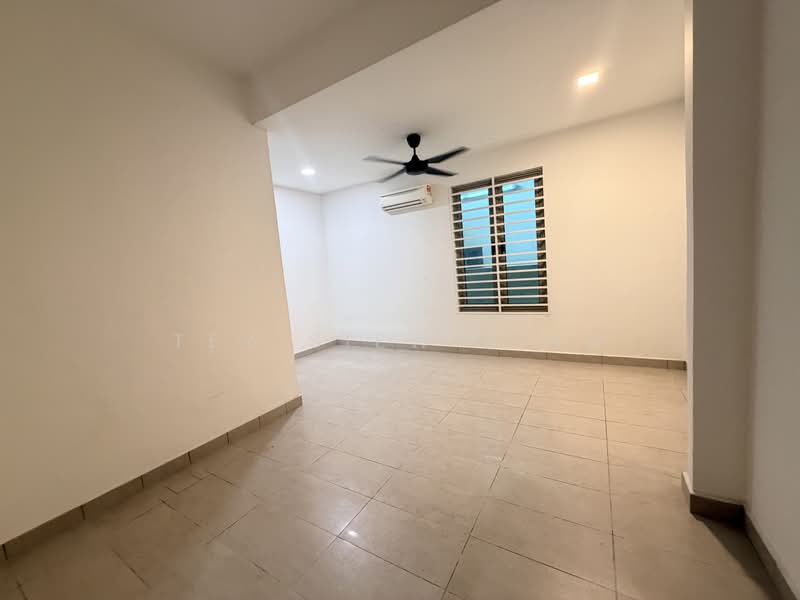 Semi-Detached House for Sale in Taman Bukit Serdang (Seri Kembangan) - Tey Siew Zing - Interior - PropertyGuru.com.my