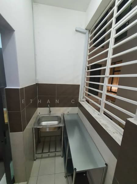 Servis Apartment untuk Disewa di Maple Residences @ Bandar Bestari Klang - Ethan Chong - Balcony - PropertyGuru.com.my