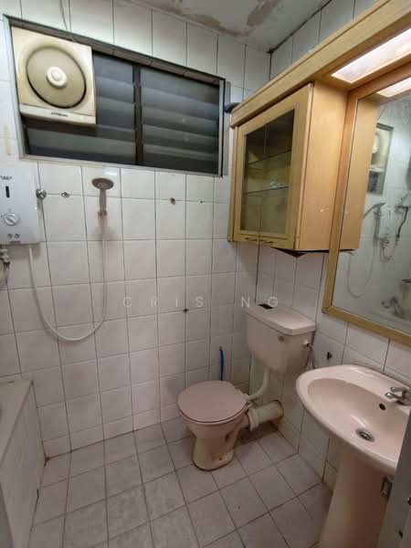 Pangsapuri untuk Dijual di Pearl Garden - Cris Ng - Bathroom - PropertyGuru.com.my