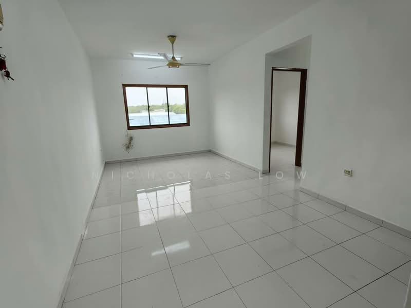 Rumah Flat untuk Disewa di Flat Taman Pelangi Indah - Nicholas Low - Living Room - PropertyGuru.com.my