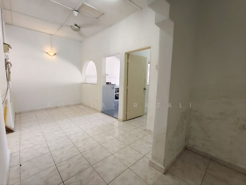 1-storey Terraced House for Sale in Taman Salak Jaya (Salak South) - Aqillah Razali - PropertyGuru.com.my