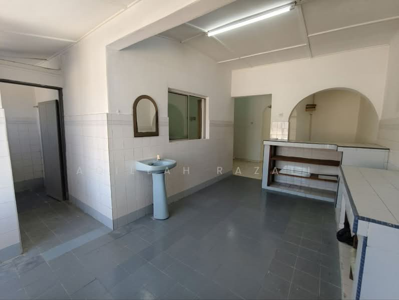1-storey Terraced House for Sale in Taman Salak Jaya (Salak South) - Aqillah Razali - PropertyGuru.com.my