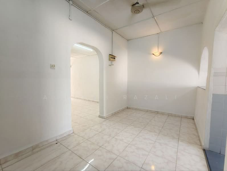 1-storey Terraced House for Sale in Taman Salak Jaya (Salak South) - Aqillah Razali - PropertyGuru.com.my