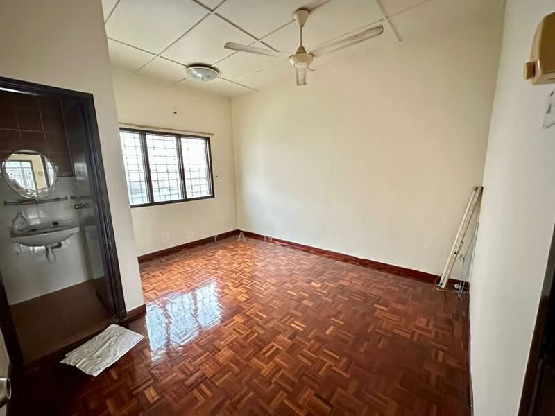 2-storey Terraced House for Sale in Taman Puncak Jalil (Seri Kembangan) - Bryan Cho - Bathroom - PropertyGuru.com.my