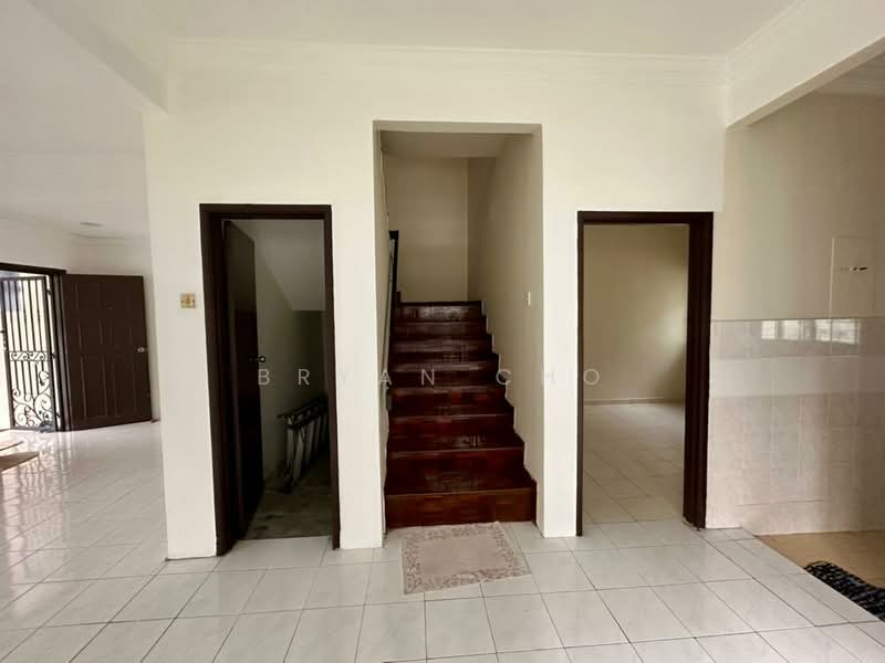 2-storey Terraced House for Sale in Taman Puncak Jalil (Seri Kembangan) - Bryan Cho - Entrance - PropertyGuru.com.my