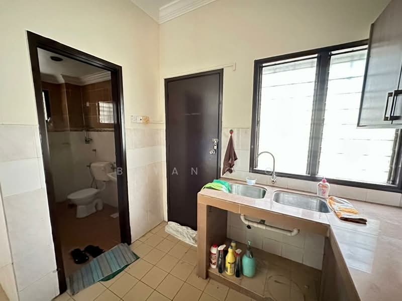 2-storey Terraced House for Sale in Taman Puncak Jalil (Seri Kembangan) - Bryan Cho - Kitchen - PropertyGuru.com.my
