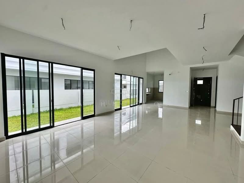 Rumah Berkembar untuk Dijual di Elmina (Shah Alam) - Daphne Loh - Living Room - PropertyGuru.com.my