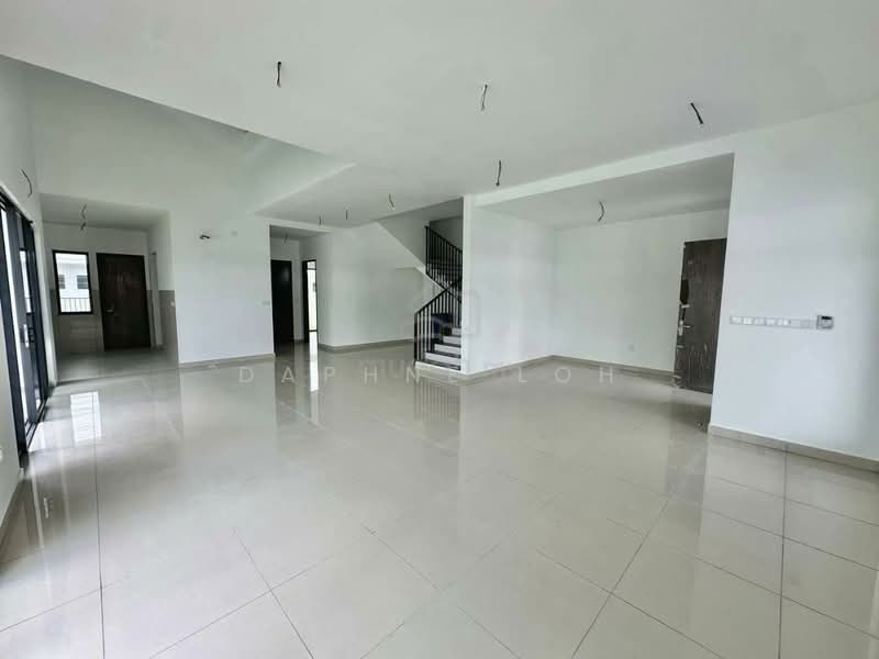 Rumah Berkembar untuk Dijual di Elmina (Shah Alam) - Daphne Loh - Living Room - PropertyGuru.com.my