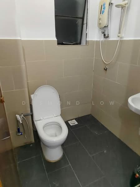 Kondominium untuk Disewa di Waizuri 2 - Desmond Low - Bathroom - PropertyGuru.com.my