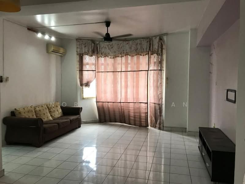 Rumah Teres 2 Tingkat untuk Dijual di Sungai Buloh (Selangor) - Noraini Dahan - Living Room - PropertyGuru.com.my