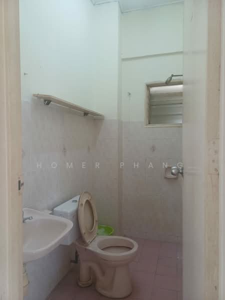 Apartment for Rent at Pangsapuri Sri Alpinia - Homer Phang - Bathroom - PropertyGuru.com.my