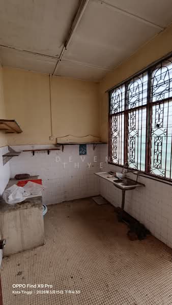 Rumah Teres untuk Dijual di Taman Kota Jaya (Kota Tinggi) - Deven Thye - Kitchen - PropertyGuru.com.my