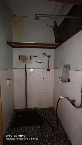 Rumah Teres untuk Dijual di Taman Kota Jaya (Kota Tinggi) - Deven Thye - Bathroom - PropertyGuru.com.my