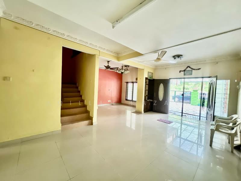 Rumah Teres 2 Tingkat untuk Dijual di Taman Hijau (Kajang) - Aqillah Razali - Living Room - PropertyGuru.com.my