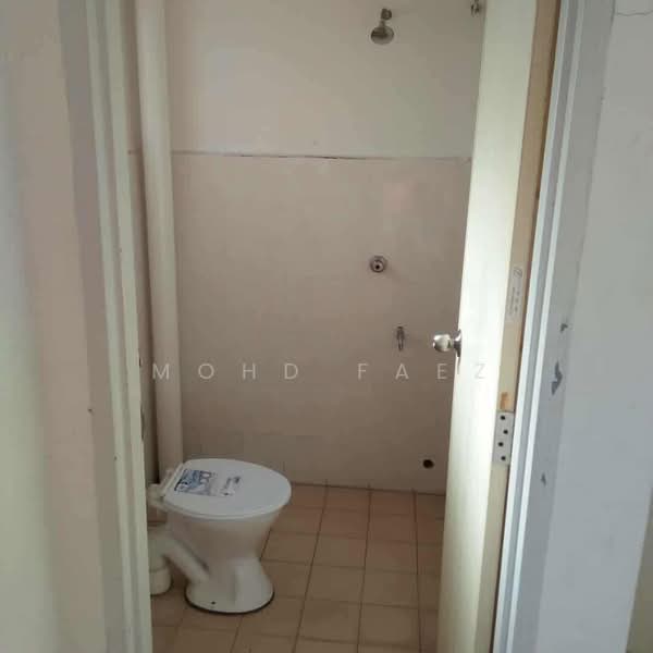 2-storey Terraced House for Sale in Bandar Putera Indah (Batu Pahat) - Mohd Faez - Bathroom - PropertyGuru.com.my