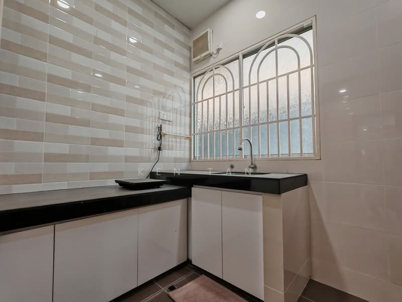 2-storey Terraced House for Sale in Taman Sungai Besi Indah (Seri Kembangan) - KEN TAN - Kitchen - PropertyGuru.com.my