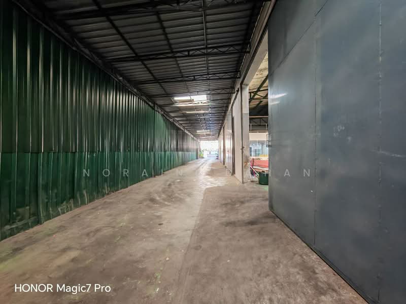 Factory for Sale in Shah Alam (Selangor) - Noraini Dahan - Corridor - PropertyGuru.com.my