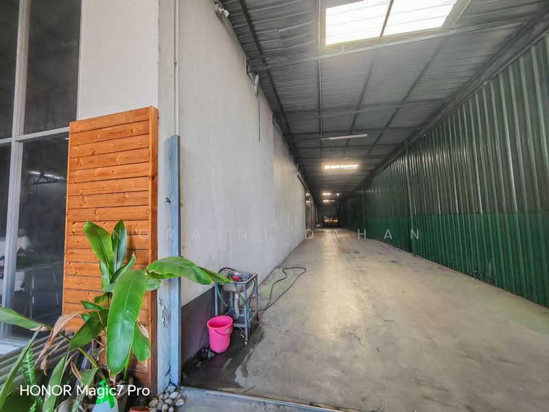 Factory for Sale in Shah Alam (Selangor) - Noraini Dahan - Corridor - PropertyGuru.com.my
