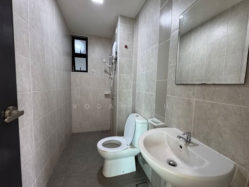 Servis Apartment untuk Dijual di Sky Breeze Service Apartment - Rodan Teh - Bathroom - PropertyGuru.com.my