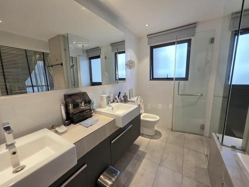 Kondominium untuk Dijual di Trinity Aquata - Rachel Lee - Bathroom - PropertyGuru.com.my