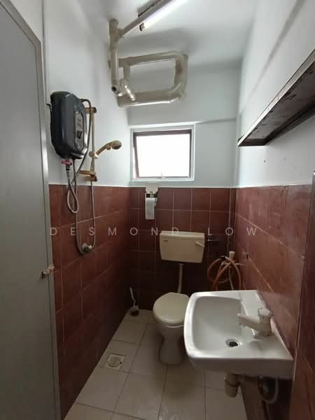 Pangsapuri untuk Disewa di Winner Court A - Desmond Low - Bathroom - PropertyGuru.com.my