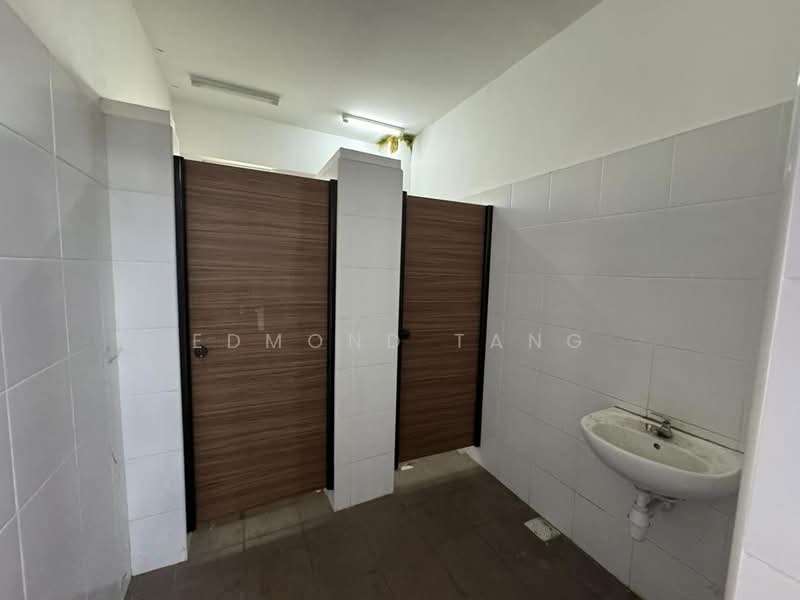 Cluster Factory for Rent in Taman Perindustrian Cemerlang (Ulu Tiram) - Edmond Tang - Bathroom - PropertyGuru.com.my