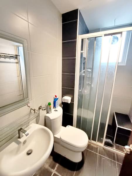 Kondominium untuk Disewa di Reflections Condominium - Cris Ng - Bathroom - PropertyGuru.com.my