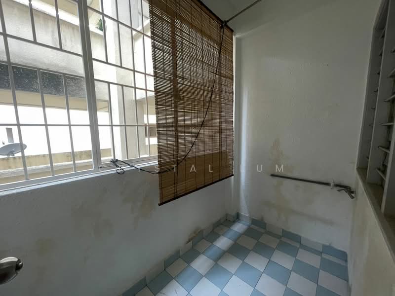Pangsapuri untuk Disewa di Seri Puri - Crystal Lum - Balcony - PropertyGuru.com.my