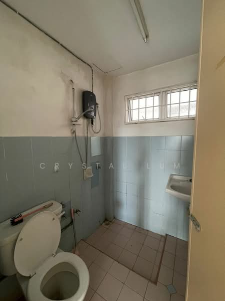 Pangsapuri untuk Disewa di Seri Puri - Crystal Lum - Bathroom - PropertyGuru.com.my