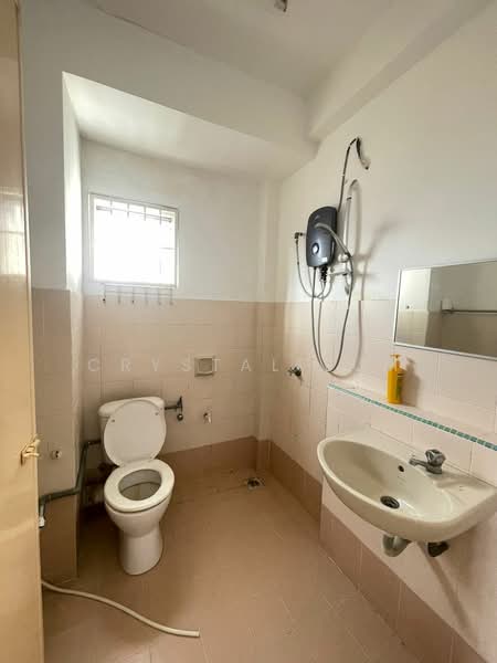 Pangsapuri untuk Disewa di Seri Puri - Crystal Lum - Bathroom - PropertyGuru.com.my