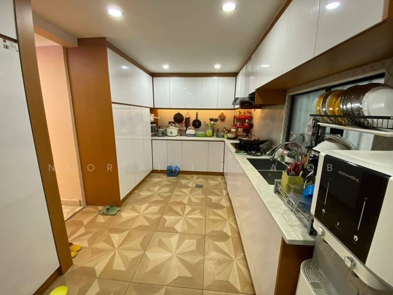 3-storey Terraced House for Sale in Taman Dagang (Ampang) - Noor Aini Bt Ayob - Kitchen - PropertyGuru.com.my