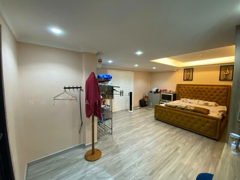 3-storey Terraced House for Sale in Taman Dagang (Ampang) - Noor Aini Bt Ayob - Bedroom - PropertyGuru.com.my