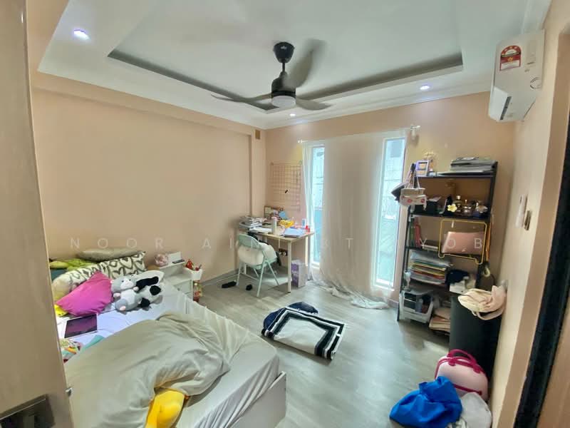 3-storey Terraced House for Sale in Taman Dagang (Ampang) - Noor Aini Bt Ayob - Bedroom - PropertyGuru.com.my