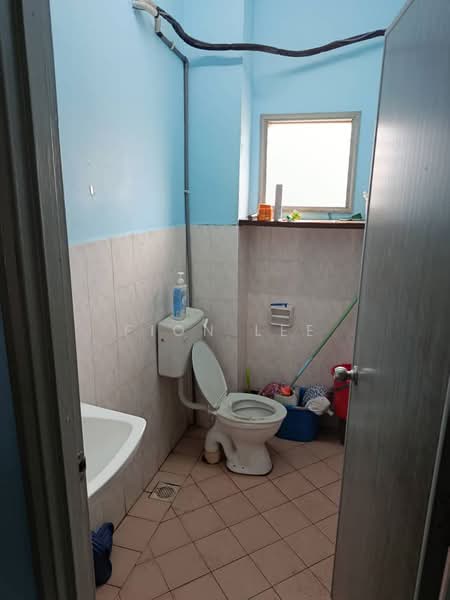 Pangsapuri untuk Dijual di Taman Desa Kempas - Fion Lee - Bathroom - PropertyGuru.com.my