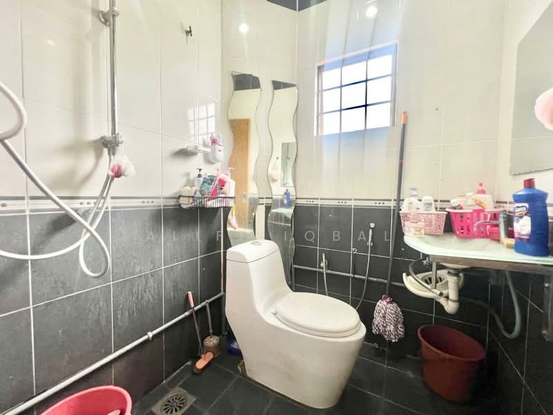 2-storey Terraced House for Sale in Taman TTDI Jaya (Shah Alam) - Aliff Iqbal - Bathroom - PropertyGuru.com.my