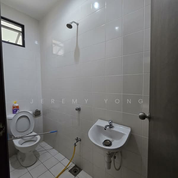 Rumah Berkembar untuk Disewa di Bandar Sungai Long (Selangor) - Jeremy Yong - Bathroom - PropertyGuru.com.my