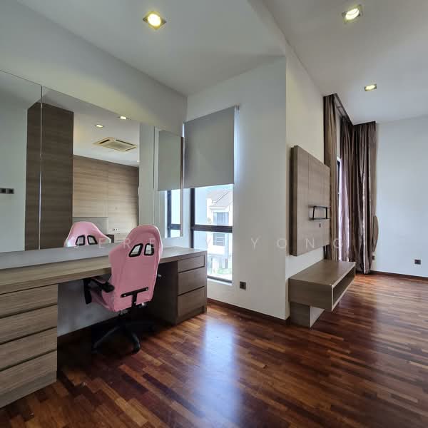 Rumah Berkembar untuk Disewa di Bandar Sungai Long (Selangor) - Jeremy Yong - Study - PropertyGuru.com.my