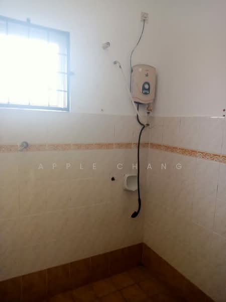 Rumah Teres 2 Tingkat untuk Disewa di Bandar Puteri Klang (Klang) - Apple Chang - Bathroom - PropertyGuru.com.my