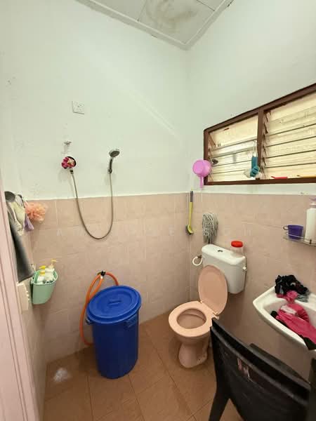 1-storey Terraced House for Sale in Taman Megah Ria (Masai) - Adeline Soh - Bathroom - PropertyGuru.com.my