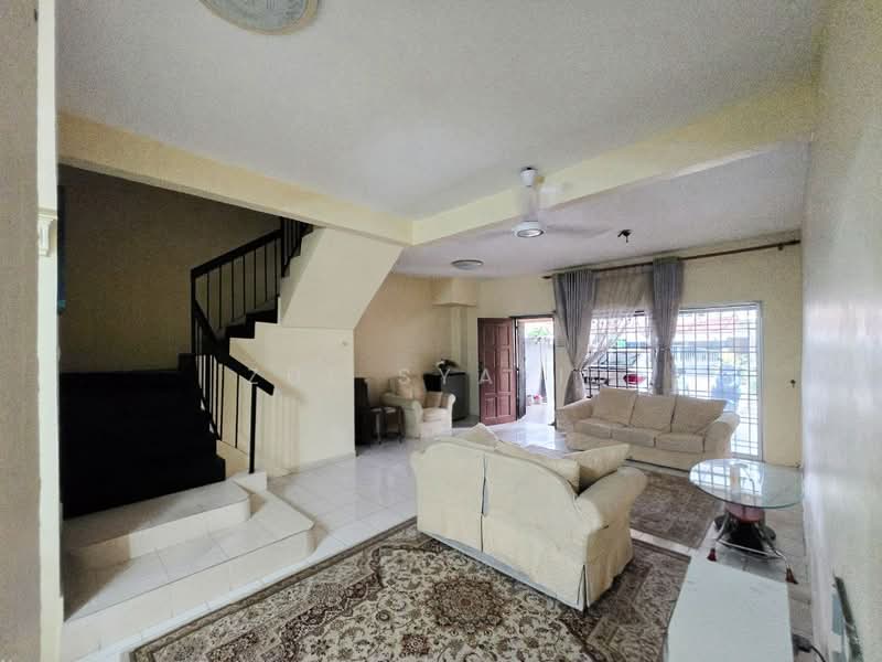 2-storey Terraced House for Sale in Bandar Putra Permai (Seri Kembangan) - Zul Syafiq - Living Room - PropertyGuru.com.my