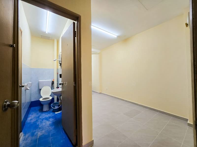 2-storey Terraced House for Sale in Bandar Putra Permai (Seri Kembangan) - Zul Syafiq - Bathroom - PropertyGuru.com.my