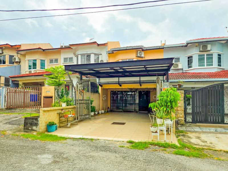 2-storey Terraced House for Sale in Bandar Putra Permai (Seri Kembangan) - Zul Syafiq - Exterior - PropertyGuru.com.my