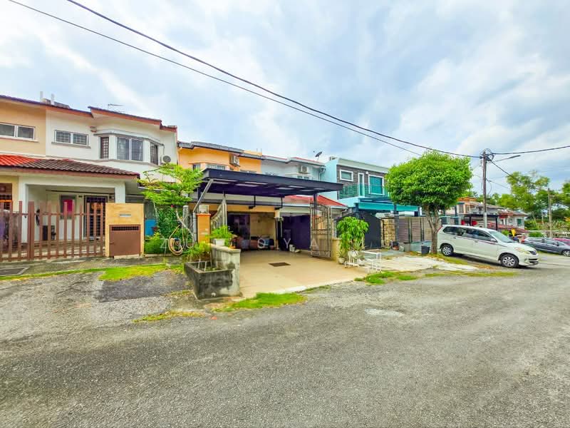 2-storey Terraced House for Sale in Bandar Putra Permai (Seri Kembangan) - Zul Syafiq - Exterior - PropertyGuru.com.my